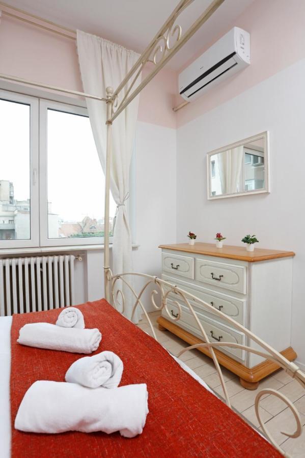 Classy 2 Bedroom Apartment In City Center Bucureşti Eksteriør bilde