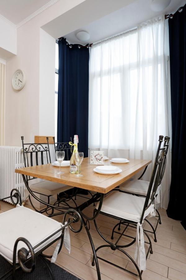 Classy 2 Bedroom Apartment In City Center Bucureşti Eksteriør bilde