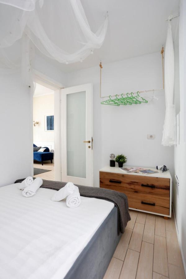 Classy 2 Bedroom Apartment In City Center Bucureşti Eksteriør bilde